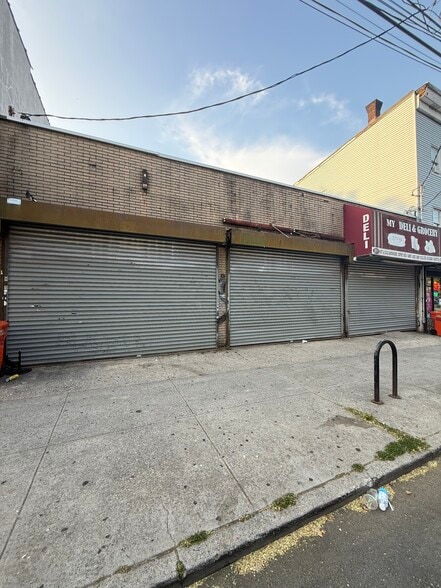 201-205 Broad St, Staten Island, NY for lease - Building Photo - Image 1 of 7