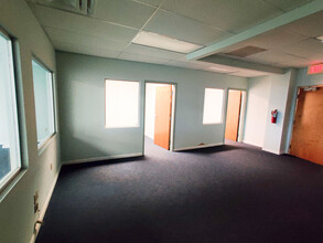 501 N Grandview Ave, Daytona Beach, FL for lease Interior Photo- Image 1 of 3