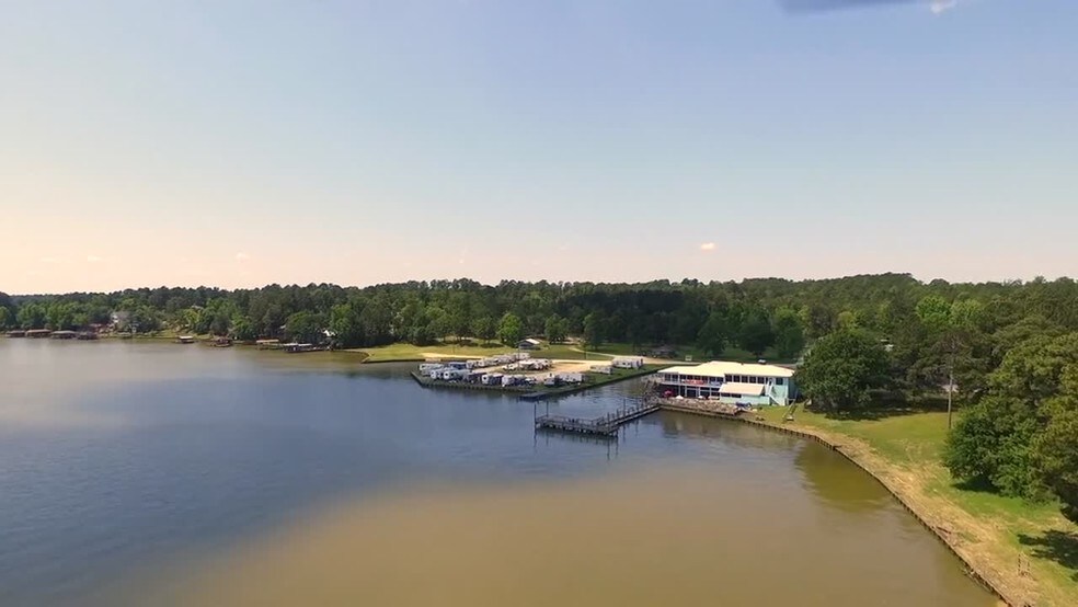 371 Navaho Trl, Onalaska, TX 77360