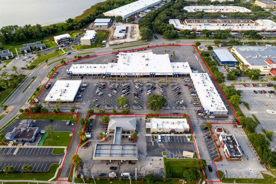 2332 W Oak Ridge Rd, Orlando, FL 32809