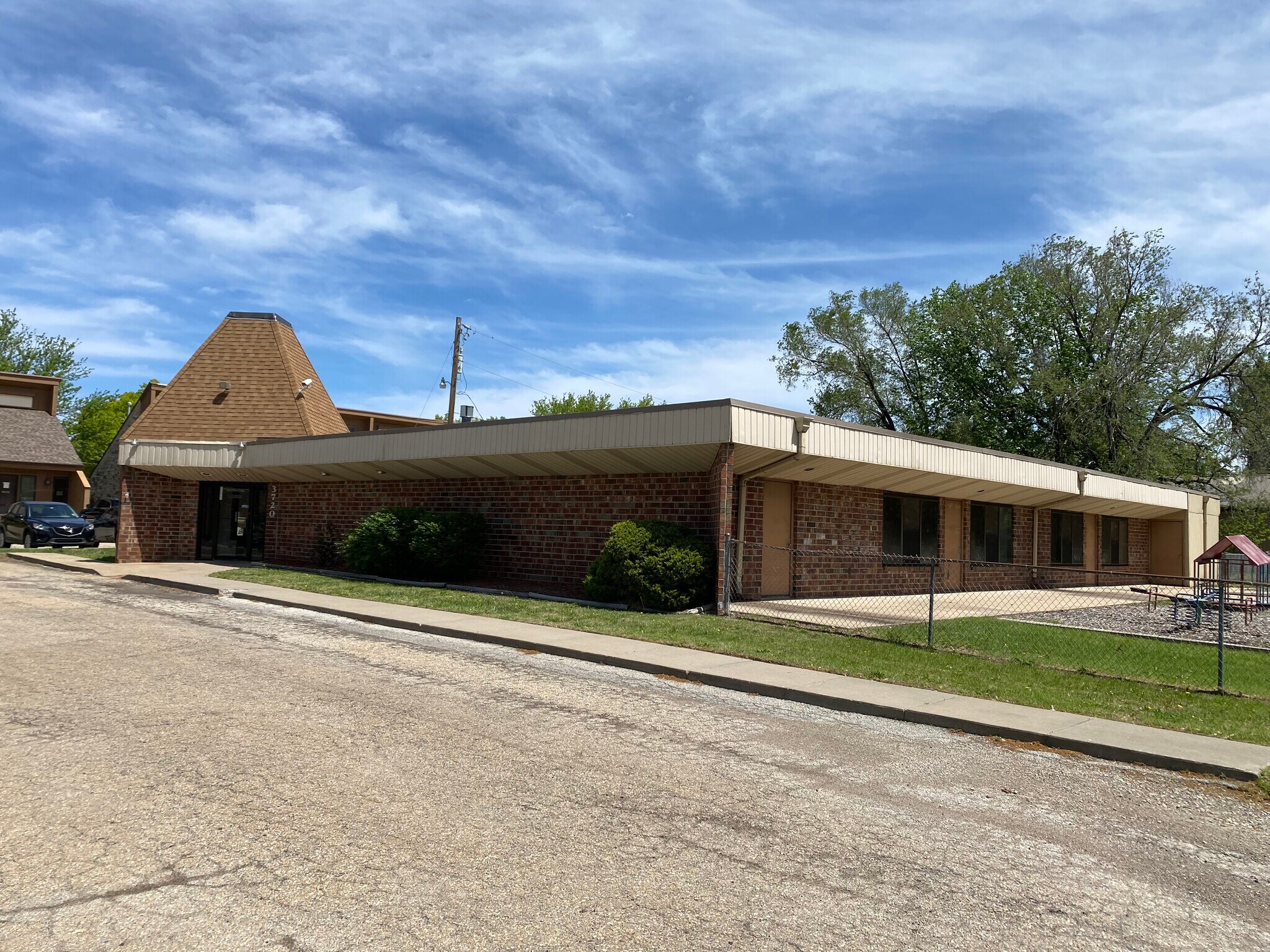 3720 SW Mulvane St, Topeka, KS 66609