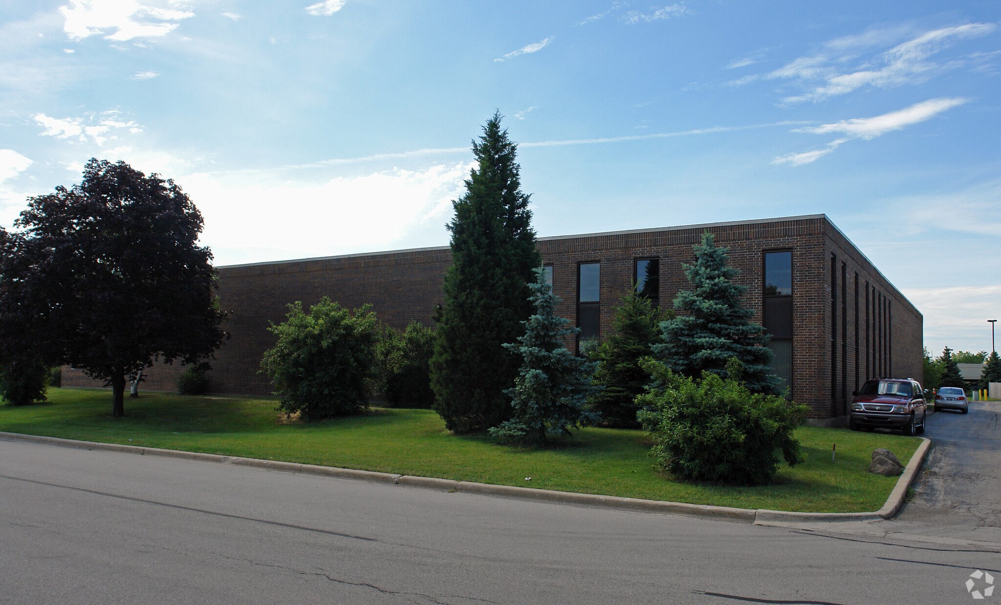 585 Executive Dr, Willowbrook, IL for sale Primary Photo- Image 1 of 1