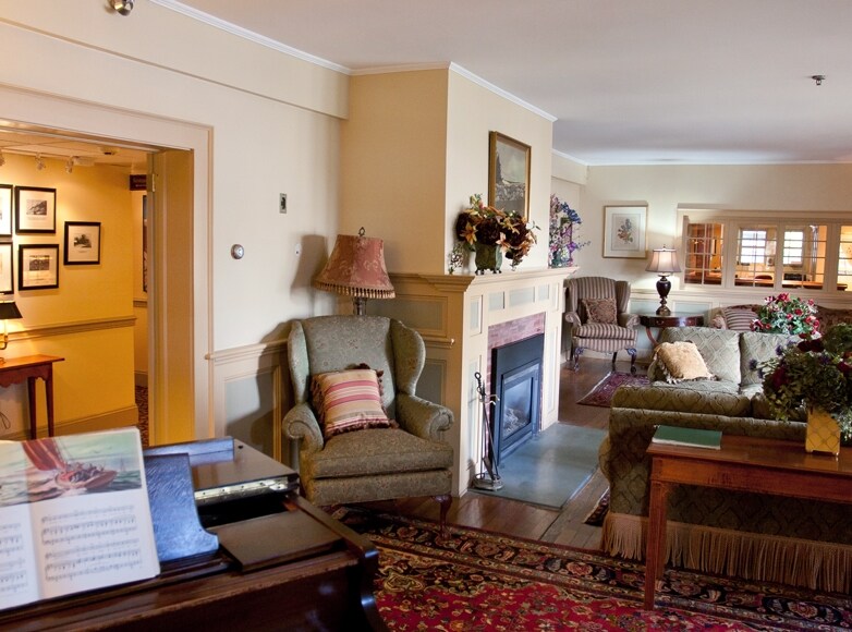 123 Mountain Rd, Stowe, VT for sale Interior Photo- Image 1 of 1