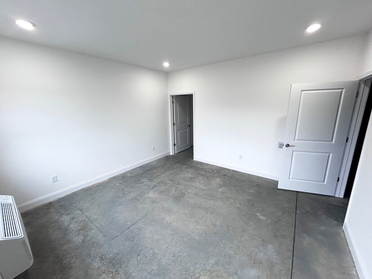 405 Red Squirrel St, Bowling Green, KY 42103 - Unit 200 - - Interior Photo - Image 2 of 5