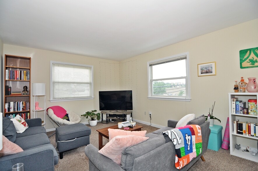2605 N Pershing Dr, Arlington, VA for sale - Building Photo - Image 2 of 18