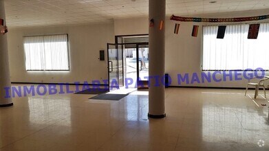 Retail in Mora, Toledo for lease Interior Photo- Image 2 of 4