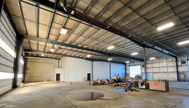 14 Burnt Valley Ave, Red Deer County, AB for lease Interior Photo- Image 2 of 3