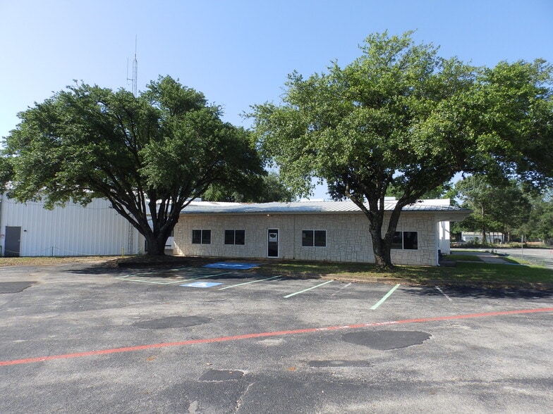 2005 Tile Factory Rd, Palestine, TX for lease - Building Photo - Image 3 of 60