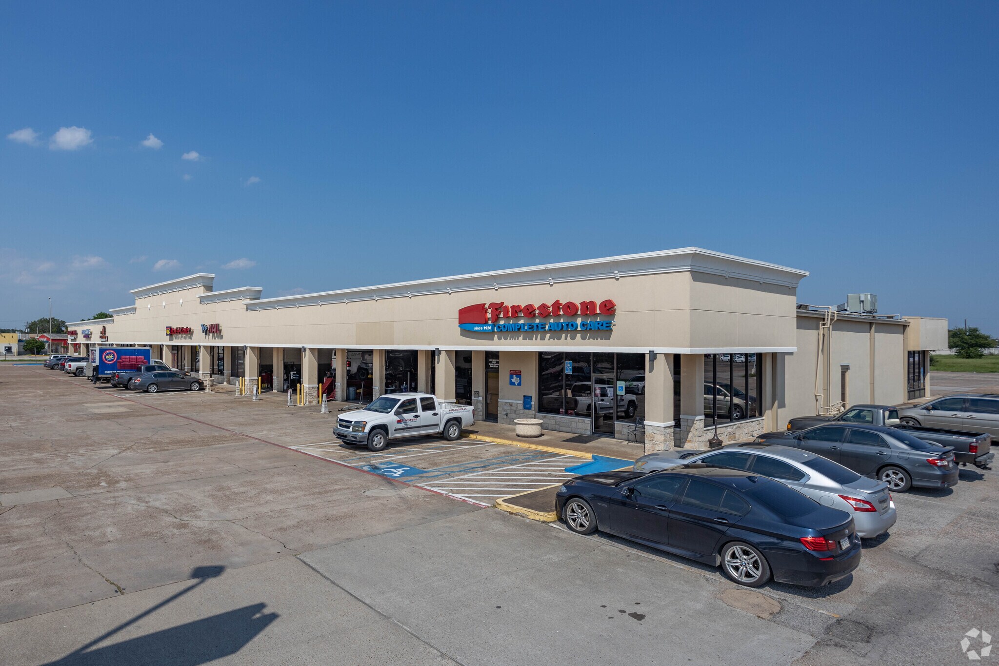 815 Dixie Dr, Clute, TX 77531 Gulf Shopping Center