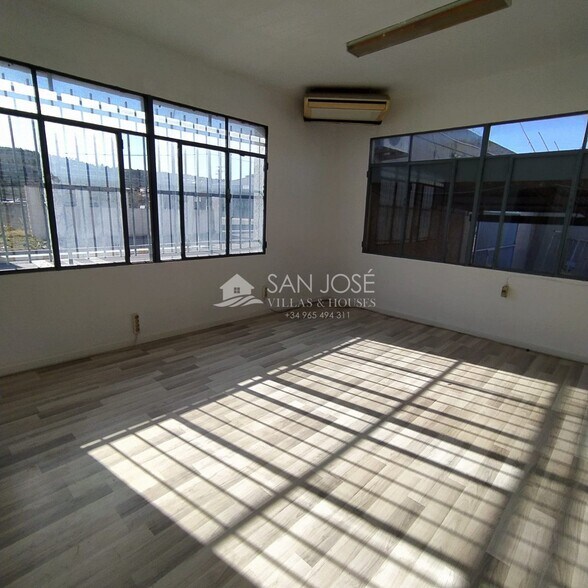 Office in Aspe for lease - Building Photo - Image 1 of 7