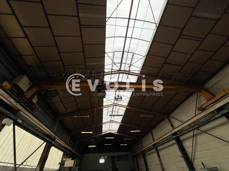 Flex in Jassans-Riottier for lease - Interior Photo - Image 3 of 6