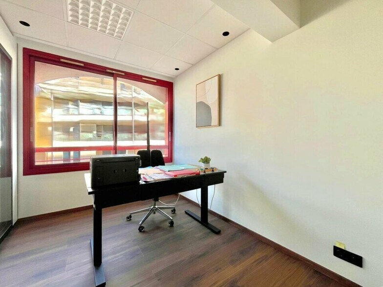 Office in Saint-Laurent-du-Var for lease - Interior Photo - Image 3 of 7