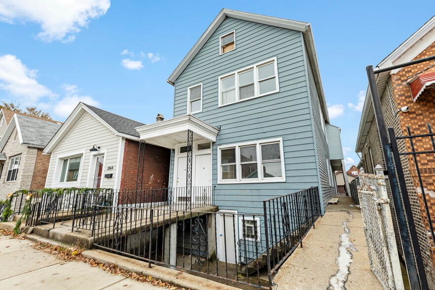 2862 S Keeley St, Chicago, IL for sale - Primary Photo - Image 1 of 17