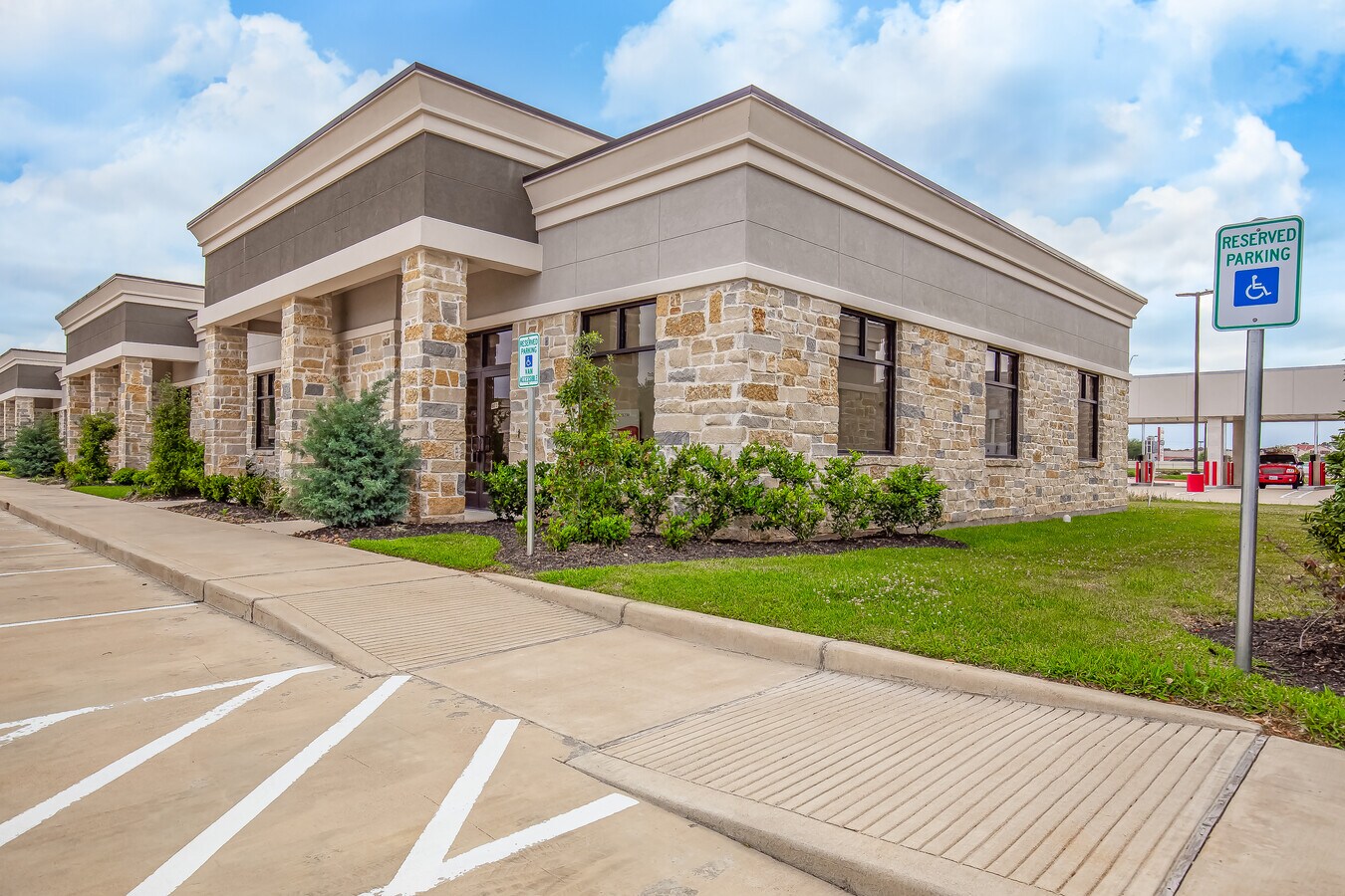 633 E Fernhurst Dr, Katy, TX 77450