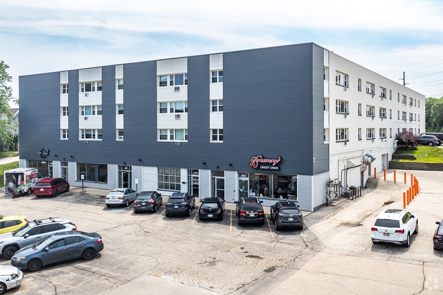 2863-2867 S Kinnickinnic Ave, Milwaukee, WI for lease - Primary Photo - Image 1 of 14