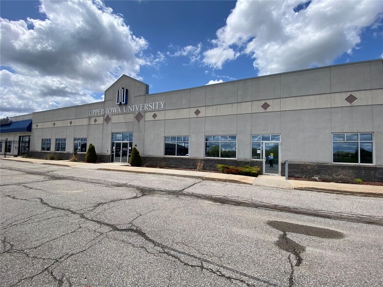 3555-3563 University Ave, Waterloo, IA for lease - Building Photo - Image 1 of 3