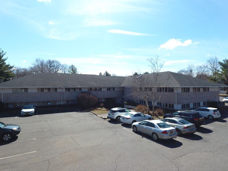 366 Veterans Memorial Hwy, Commack, NY for sale - Building Photo - Image 1 of 1