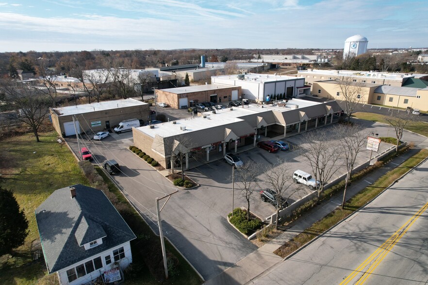 21-37 W Irving Park Rd, Roselle, IL for lease - Building Photo - Image 1 of 12