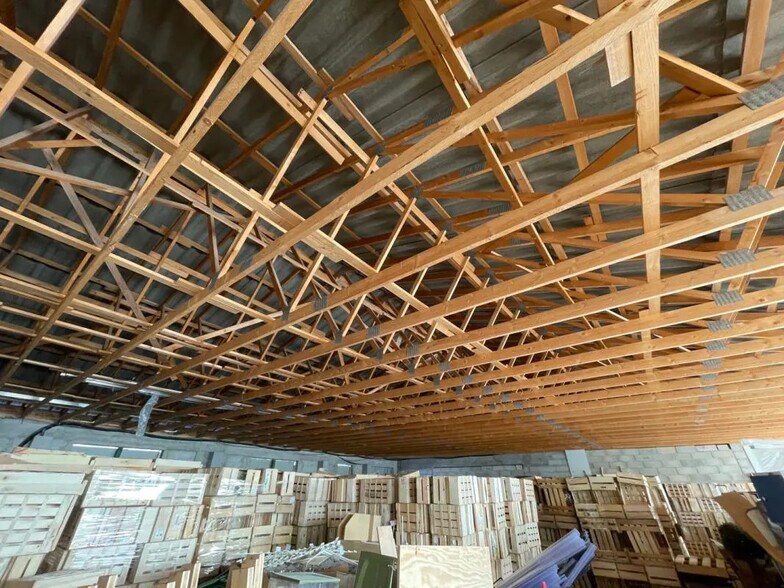 Industrial in Trans-en-Provence for lease - Interior Photo - Image 1 of 5