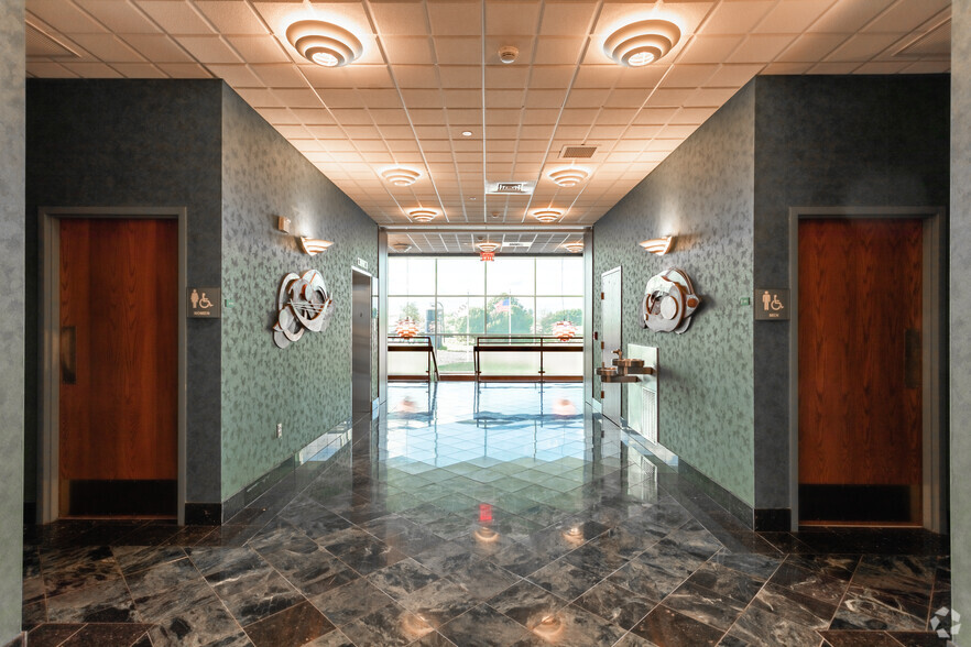 13511 Label Ln, Hagerstown, MD for lease - Lobby - Image 3 of 6