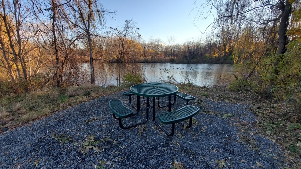 100-600 Aaron Ct, Kingston, NY for lease - Building Photo - Image 3 of 4