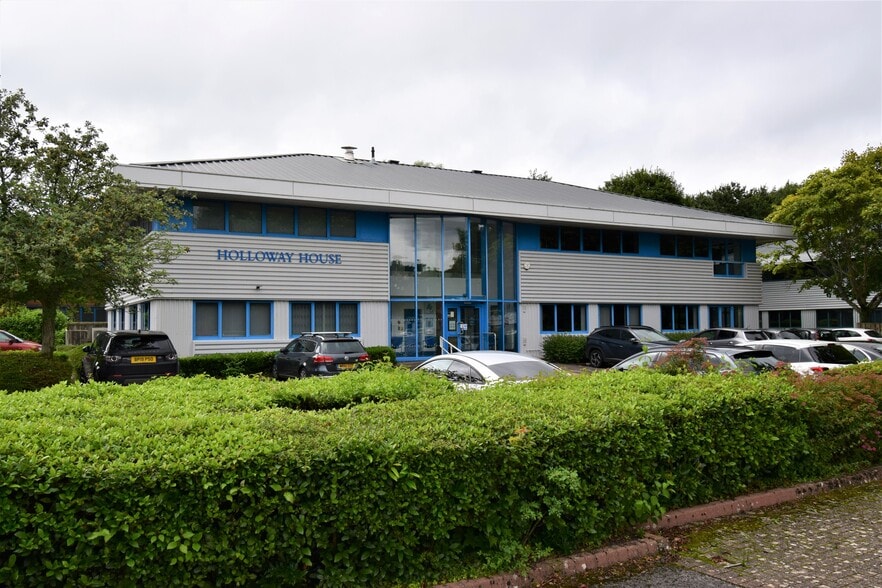 Epsom Sq, Trowbridge for lease - Building Photo - Image 1 of 8