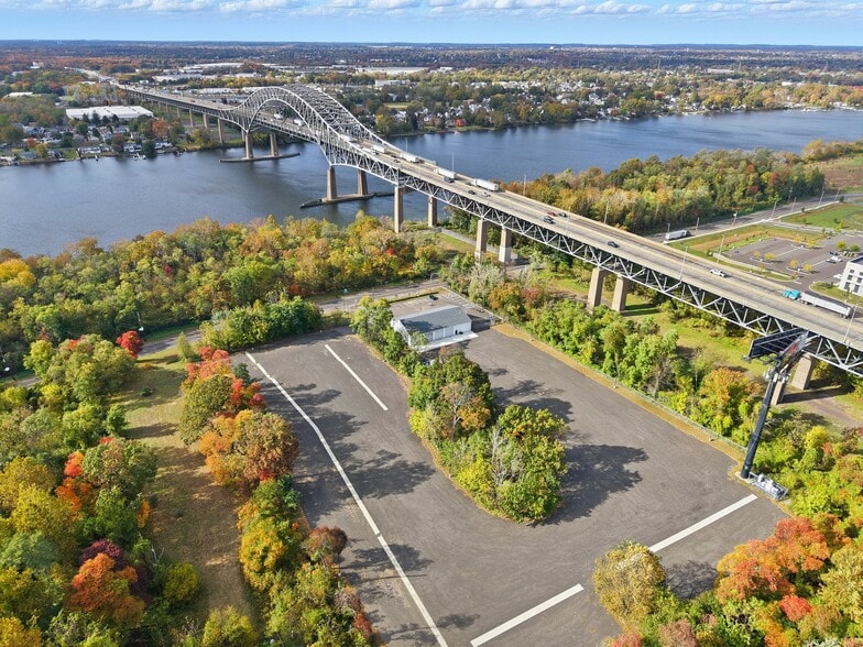 1922 River Rd, Burlington, NJ for lease - Building Photo - Image 2 of 9