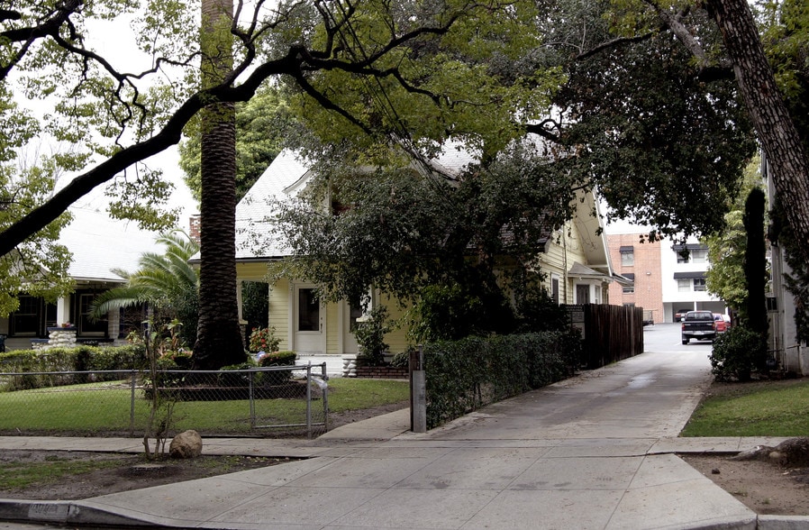 429 N Mentor Ave, Pasadena, CA for sale - Building Photo - Image 2 of 3