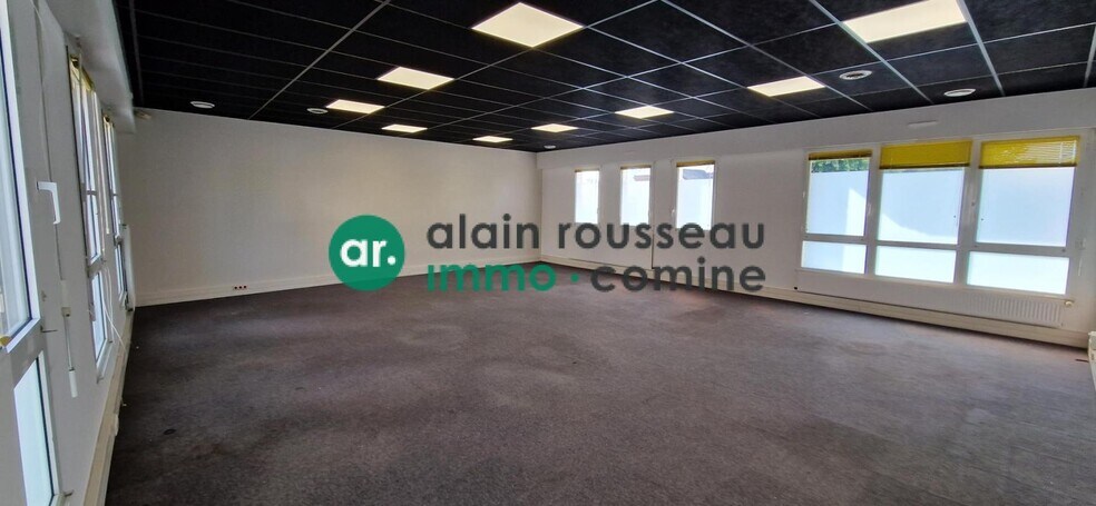 Office in Cholet for lease - Interior Photo - Image 2 of 7