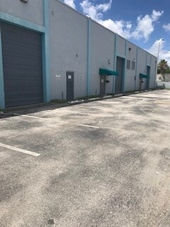 9550-9552 NW 12th St, Miami, FL for lease - Building Photo - Image 2 of 9