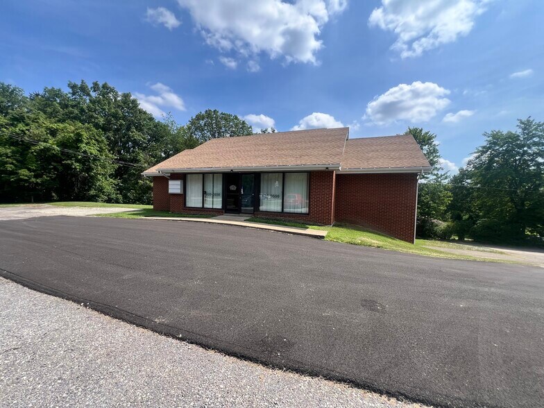 8200 Perry Hwy, Pittsburgh, PA for lease - Building Photo - Image 2 of 8