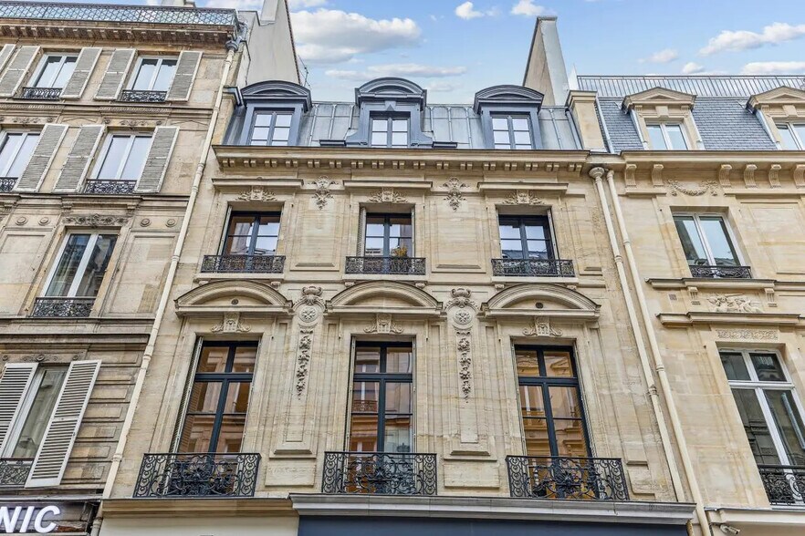 Office in Paris for lease - Building Photo - Image 1 of 18