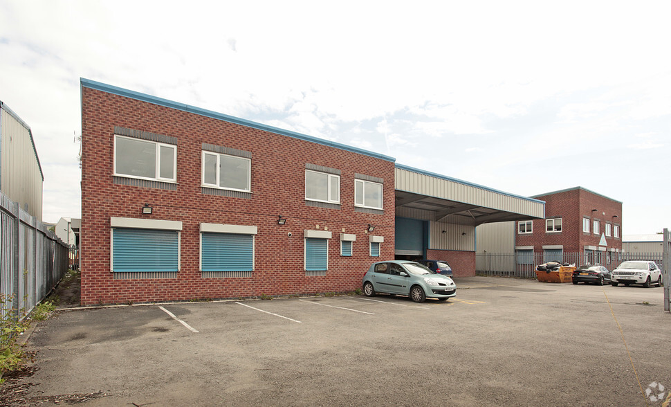 Crown Ln, Bolton for lease - Primary Photo - Image 1 of 2