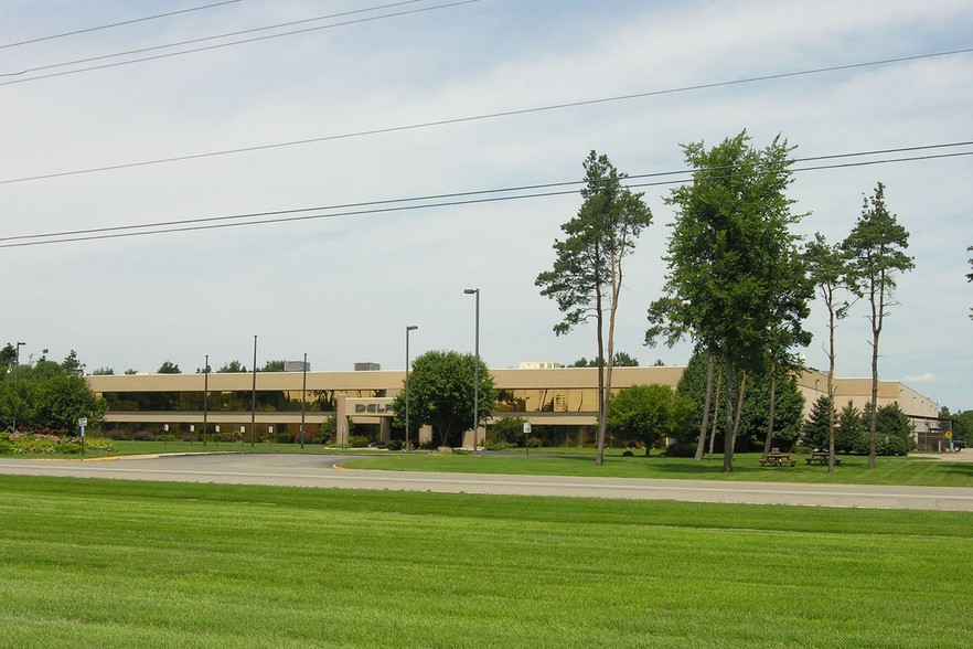 12501 E Grand River Ave, Brighton, MI for lease - Building Photo - Image 1 of 7