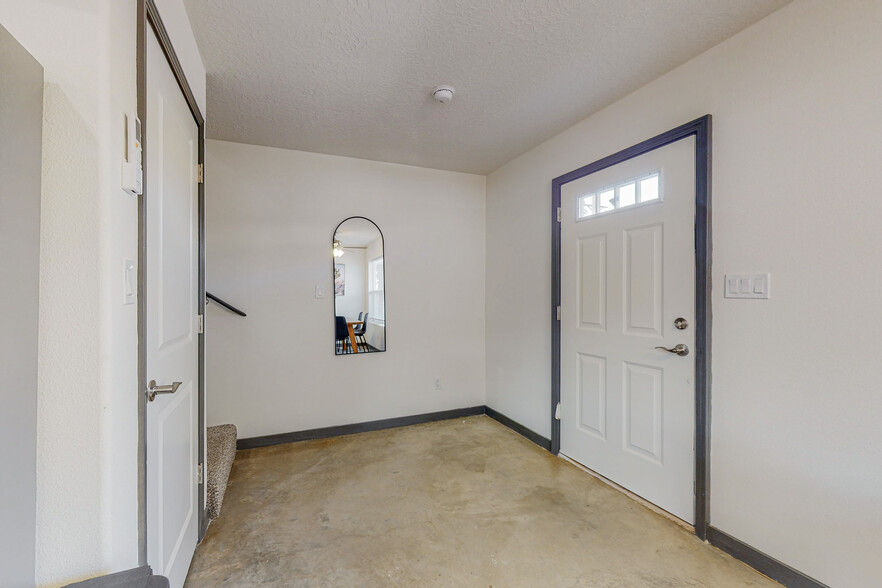 615 Iron Ave SW, Albuquerque, NM for sale - Building Photo - Image 3 of 104