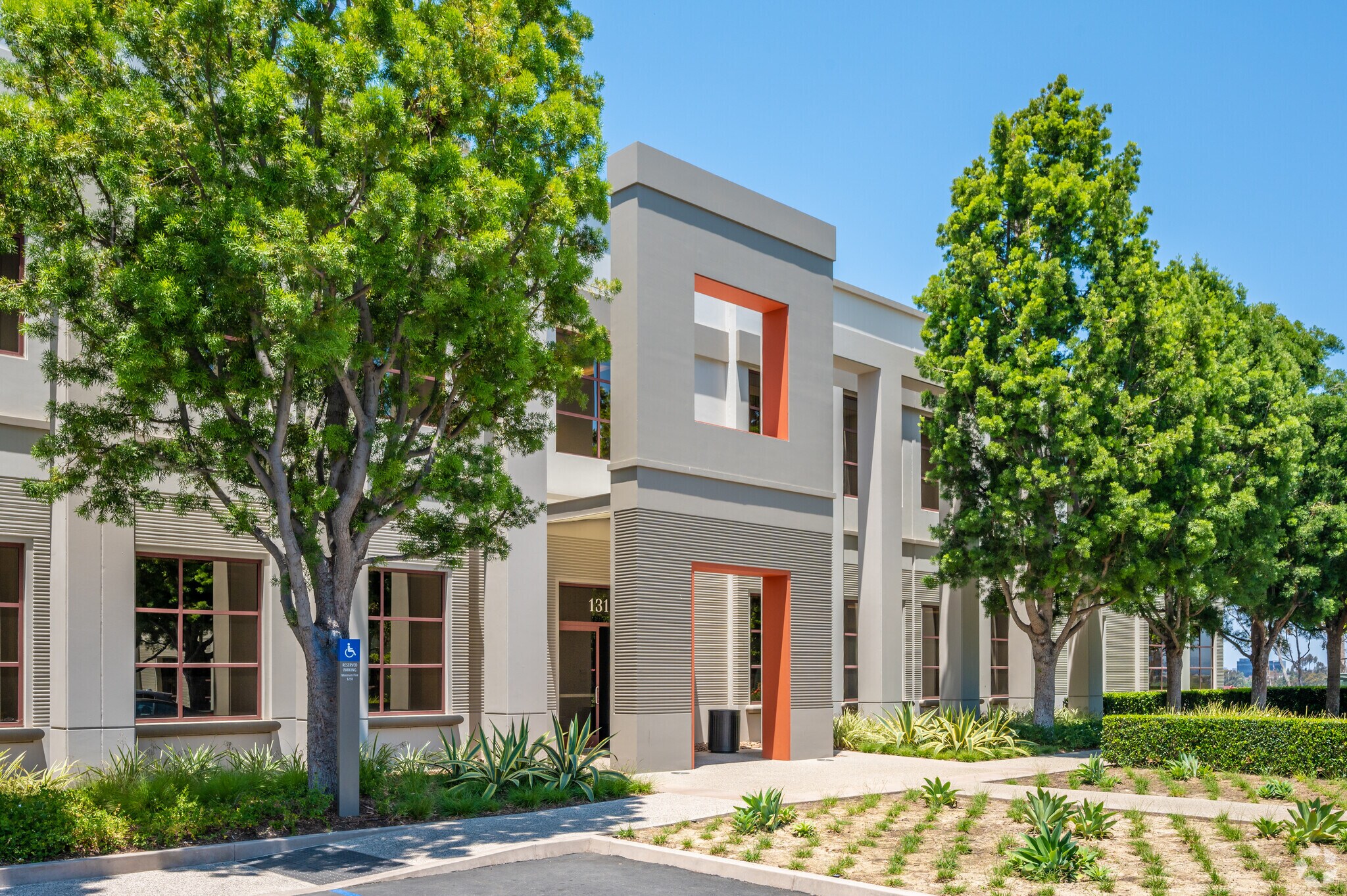 131 Innovation Dr, Irvine, CA for lease Primary Photo- Image 1 of 24