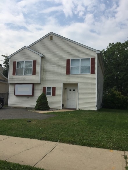 176B Buckelew Ave, Jamesburg, NJ for sale - Building Photo - Image 1 of 1