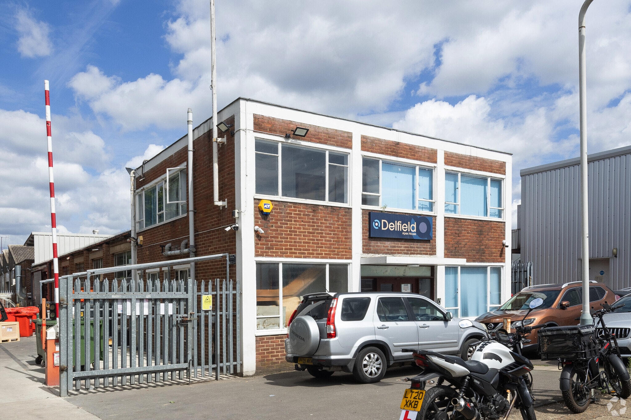 Stonefield Close, Ruislip for lease Primary Photo- Image 1 of 3