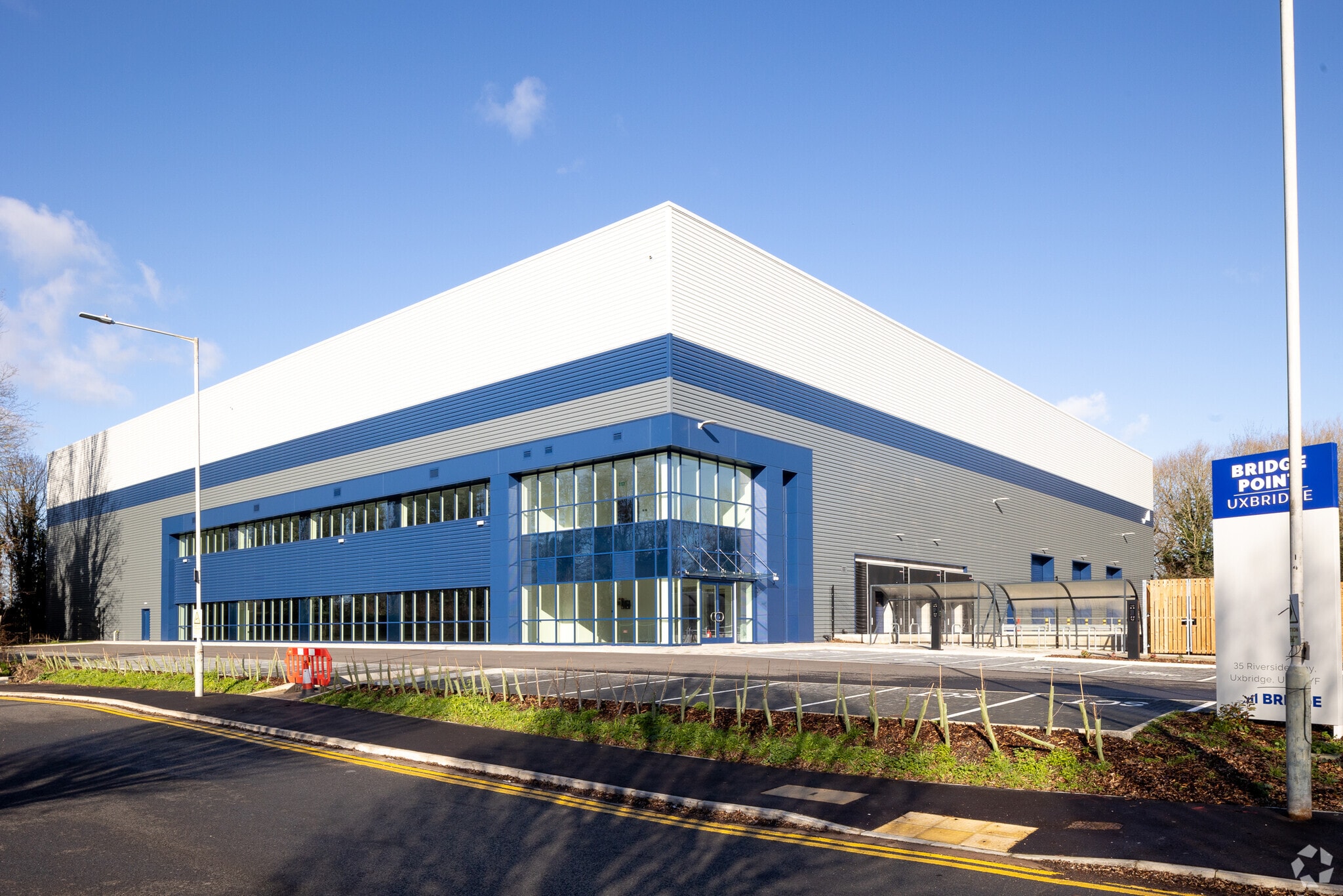 Riverside Way, Uxbridge for sale Primary Photo- Image 1 of 1