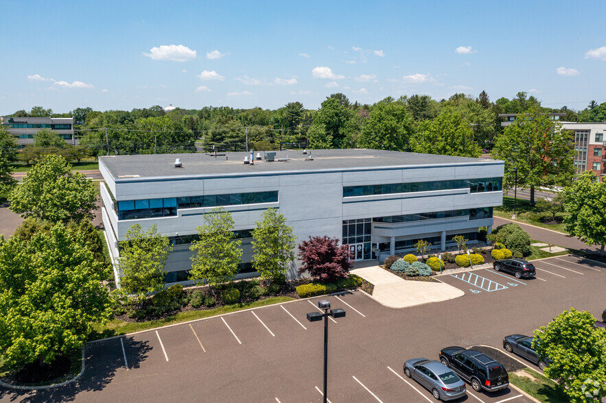 601 Dresher Rd, Horsham, PA for lease - Building Photo - Image 1 of 7