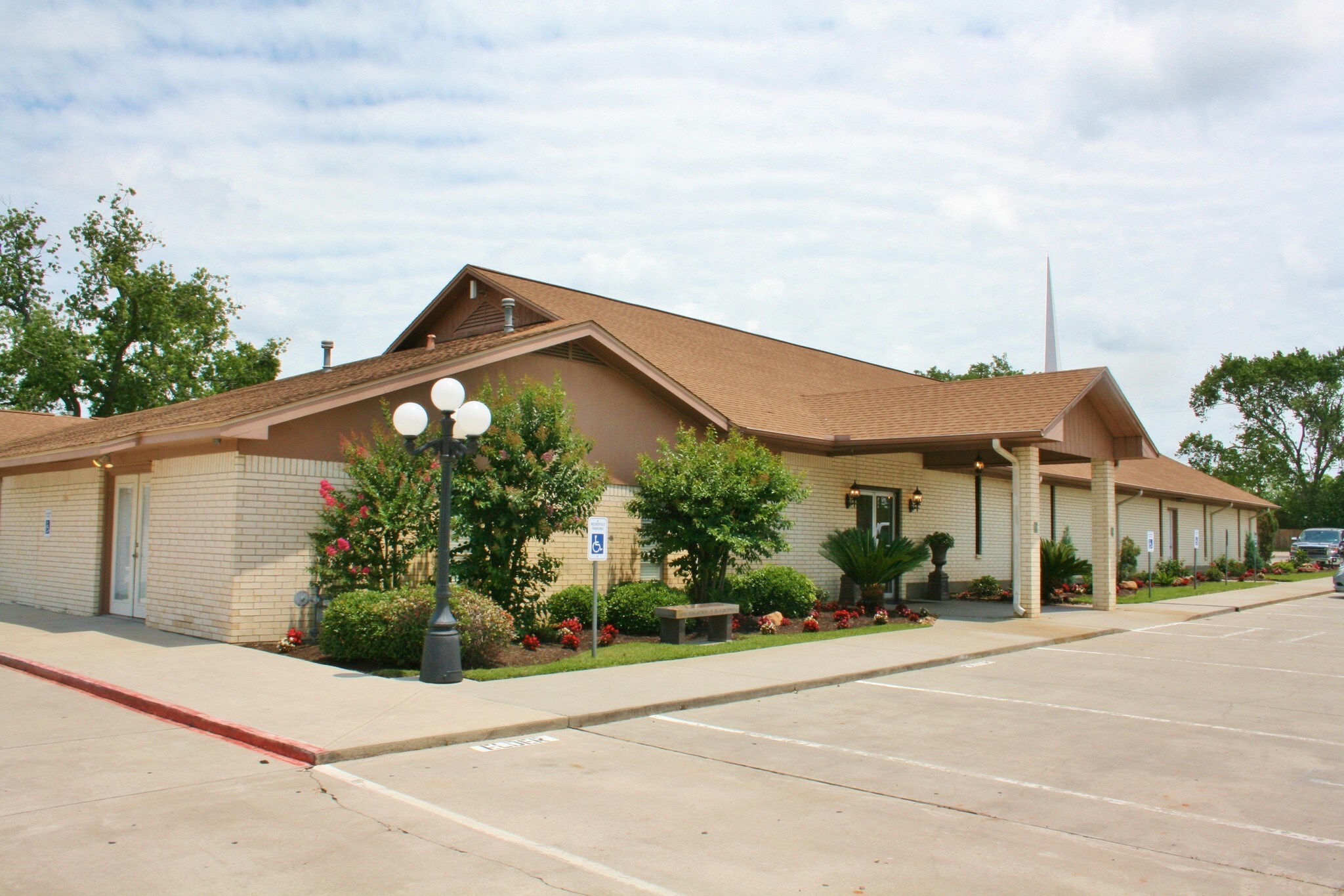 200 W Mink St, Willis, TX for sale Primary Photo- Image 1 of 1