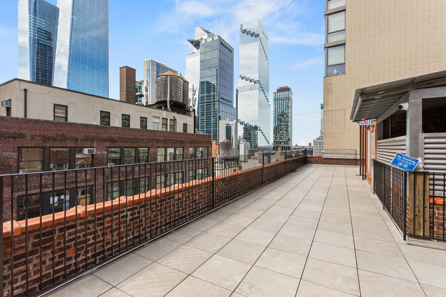 336-342 W 37th St, New York, NY for lease - Building Photo - Image 1 of 12