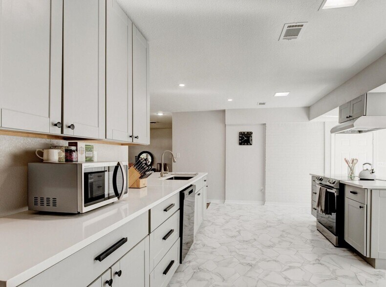 3511 Corto Ave, Fort Worth, TX for sale - Interior Photo - Image 3 of 9