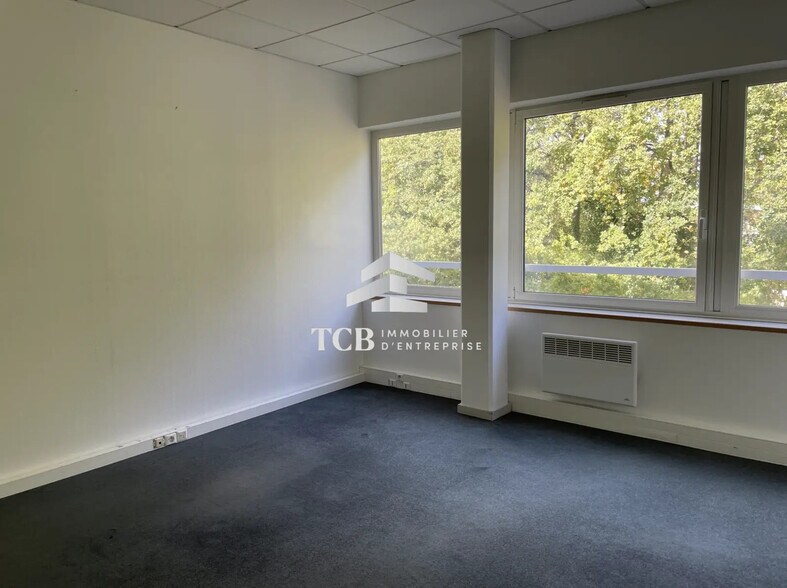 Office in Carquefou for lease - Interior Photo - Image 3 of 7