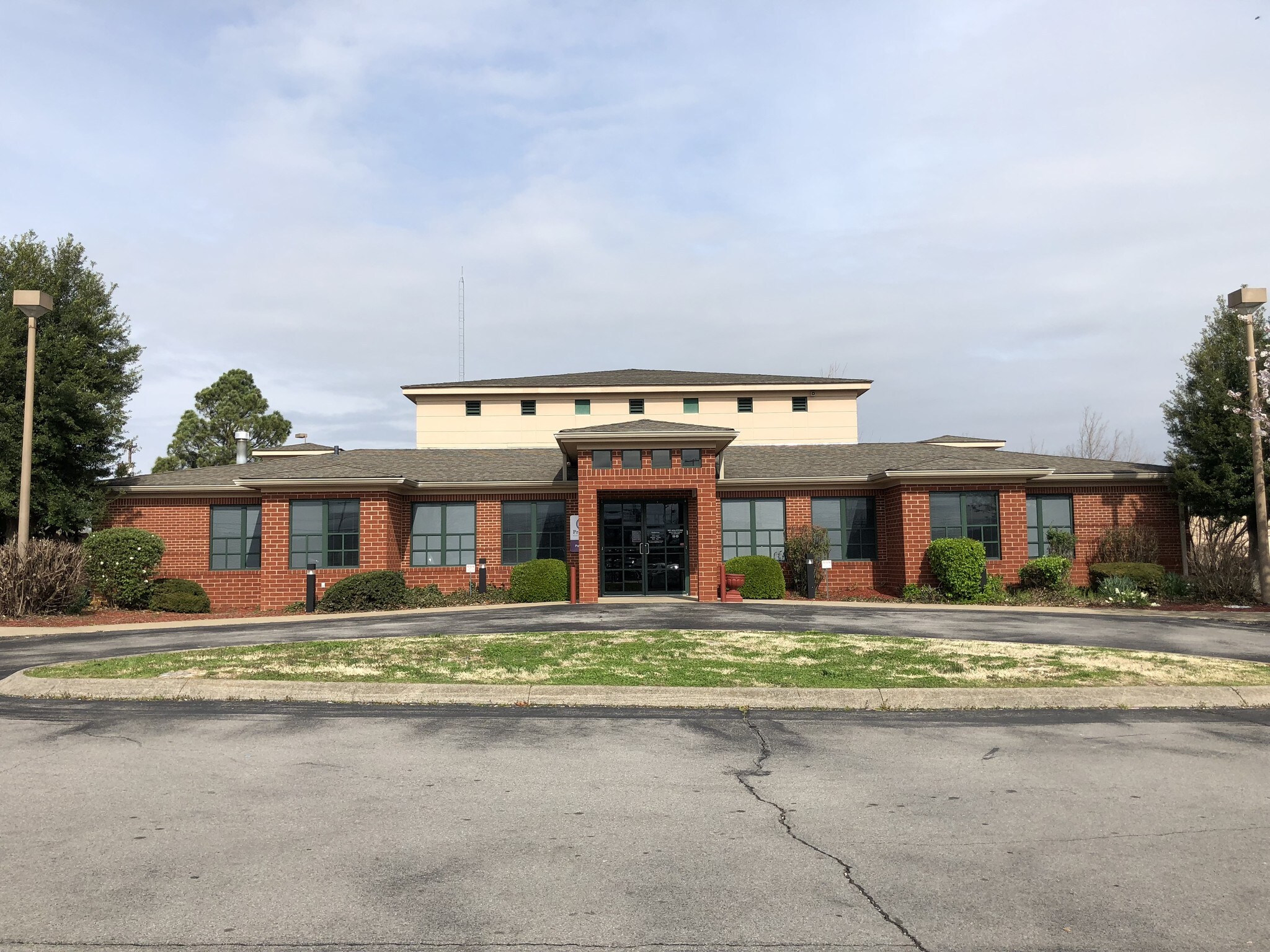 2199 Memorial Dr, Clarksville, TN, 37043 Office Property For Sale
