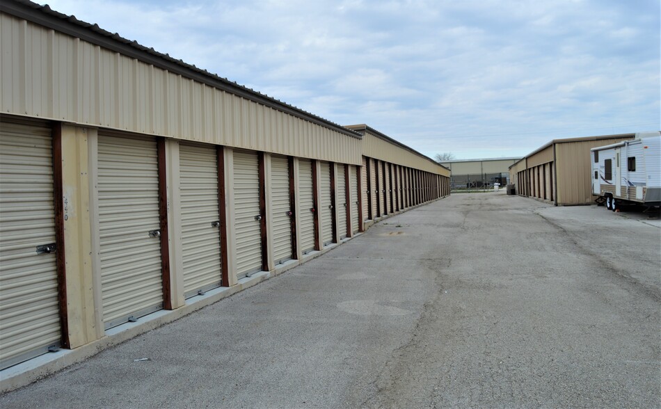 Storage Units Western Hills