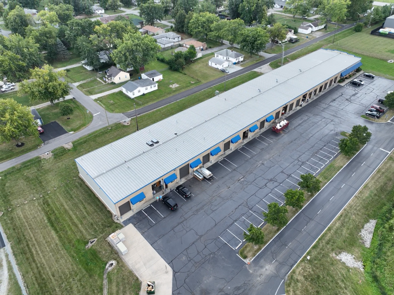 7025-7045 Girls School Ave, Indianapolis, IN for lease - Building Photo - Image 3 of 10