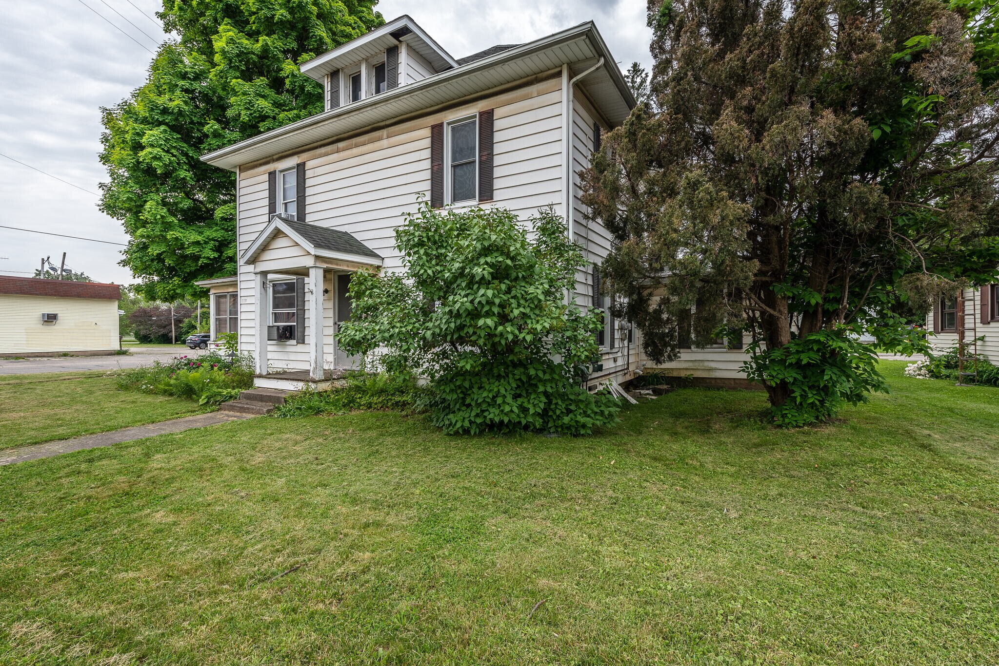401 W Adrian St, Blissfield, MI 49228