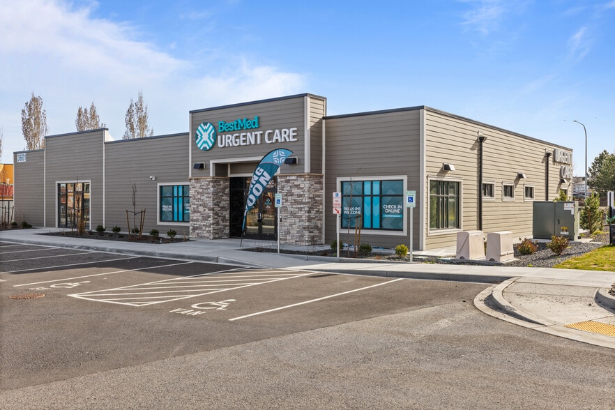 3601 Plaza Way, Kennewick, WA for lease - Primary Photo - Image 1 of 13