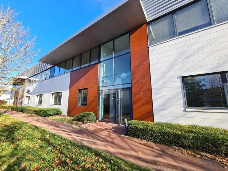 Flex in Lisses for lease - Building Photo - Image 2 of 6